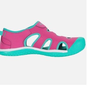 Keen Stingray sandals Little Kid size 2; excellent condition in original box